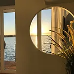 Tiny Houseboat Wannsee