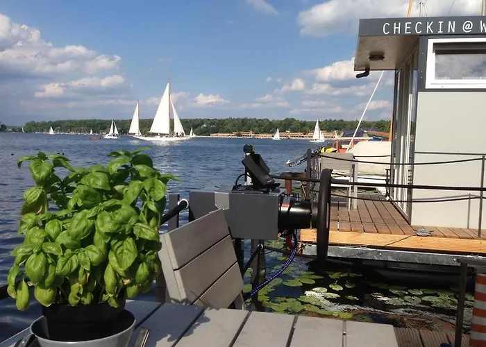 Designer-Hausboot Wannsee