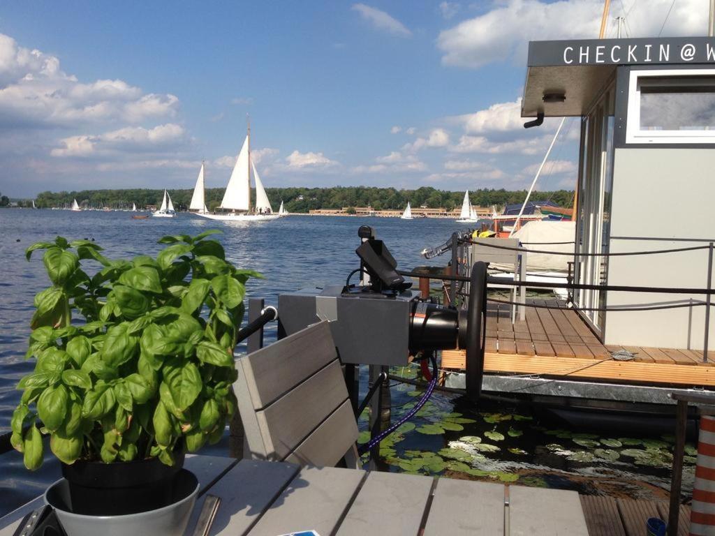 Designer-hausboot Wannsee Botel *