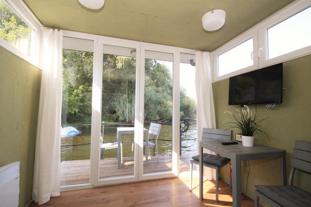 Botel Designer-hausboot Wannsee Berlin