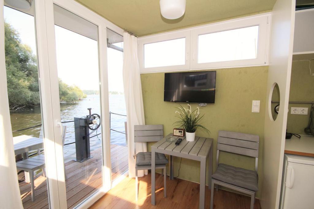 Tiny Houseboat Wannsee Botel Berlino